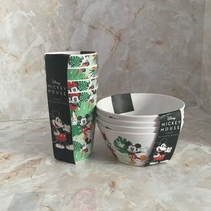 Disney: 4pack /4pack melamine cup and bowl set.